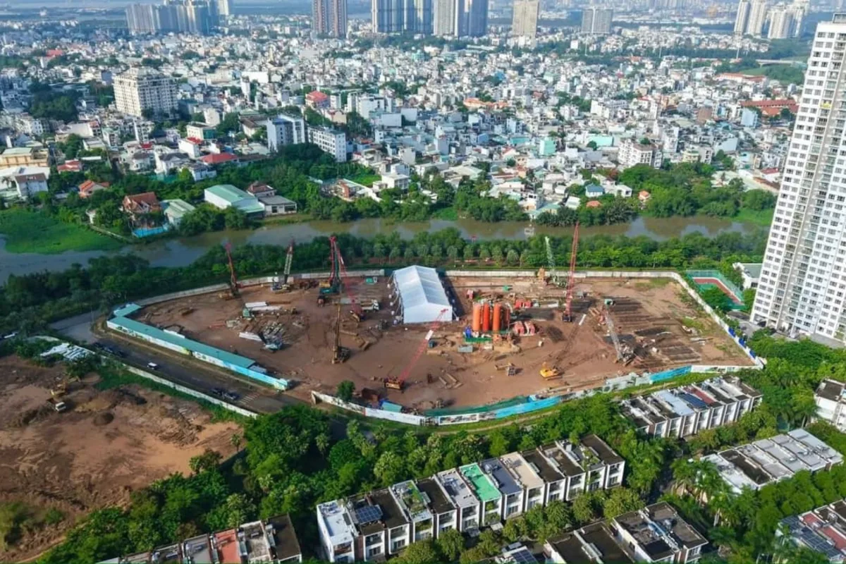 Toàn cảnh khu đất bên sông Giồng Ông Tố, cạnh Palm Residence