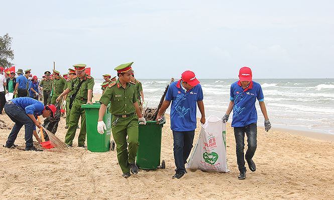 Huyện đoàn Phú Quốc hưởng ứng chiến dịch “Nói không với rác thải nhựa”