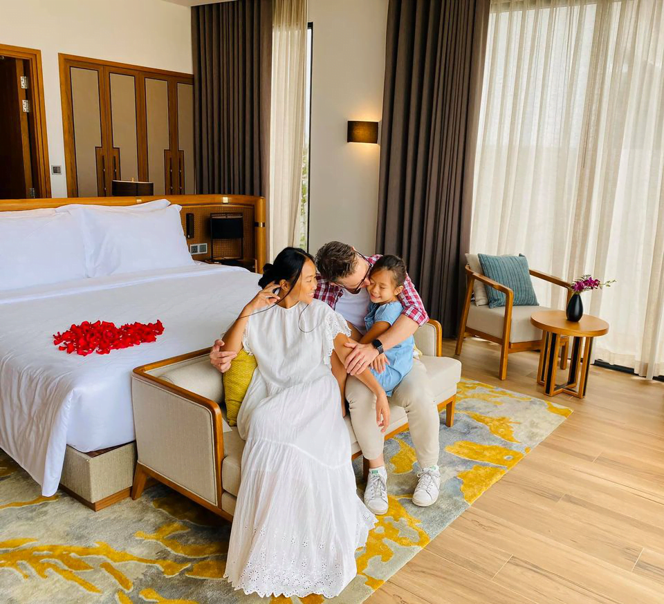 Đoan Trang kỷ niệm 8 năm ngày cưới ở Phú Quốc