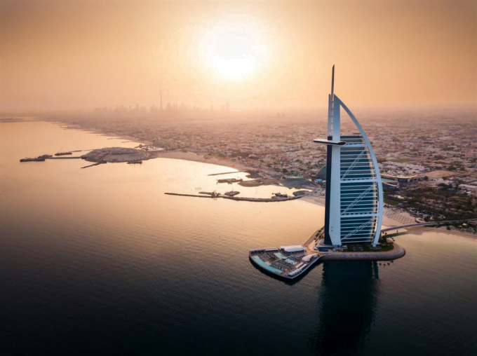 Khách sạn 7 sao Burj Al Arab là điểm đến yêu thích của các tỷ phú, ngôi sao nổi tiếng thế giới. Ảnh: Shutterstock