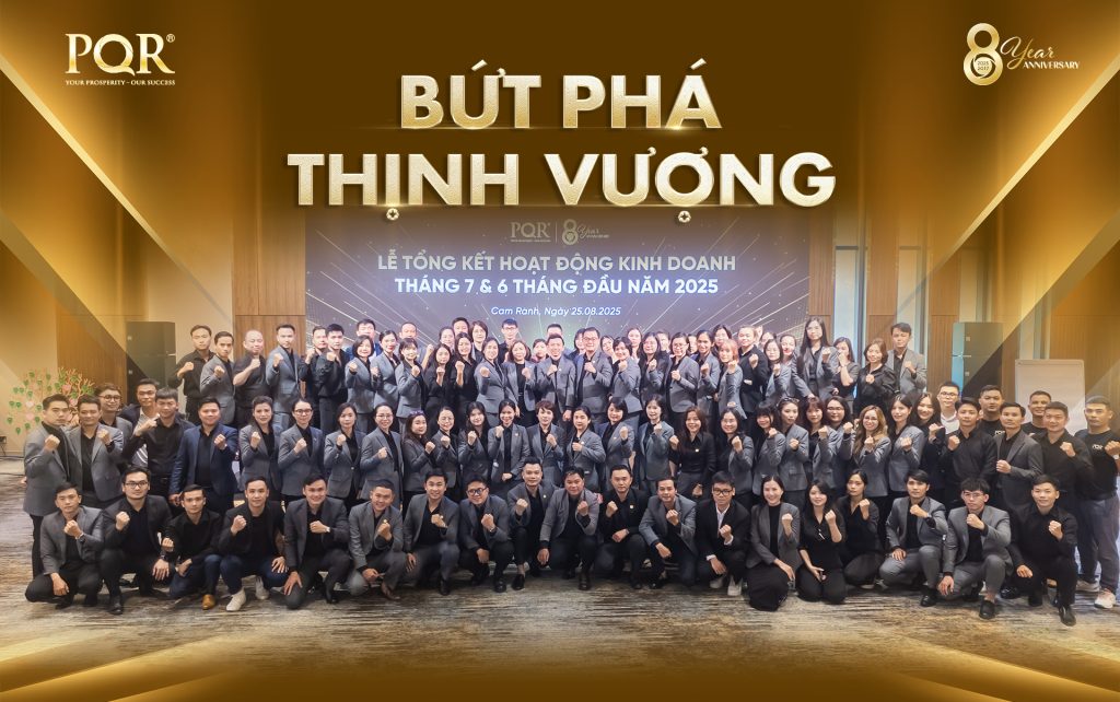 Hình tập thể PQR Corp