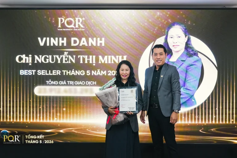 Chị Nguyễn Thị Minh nhận bằng khen Best Seller tháng 5/2026 tại lễ vinh danh PQR