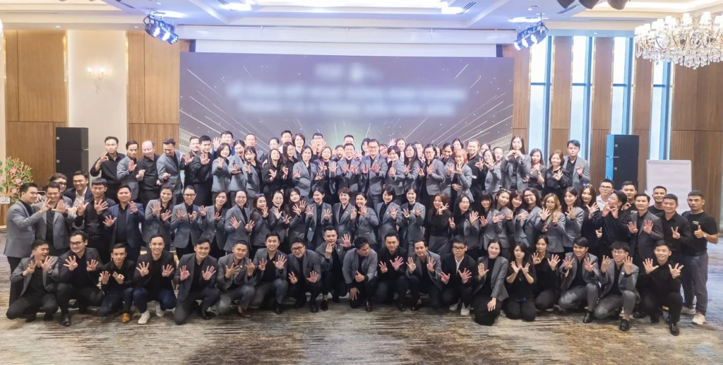 Tập thể PQR - Vững bước cùng thành công.