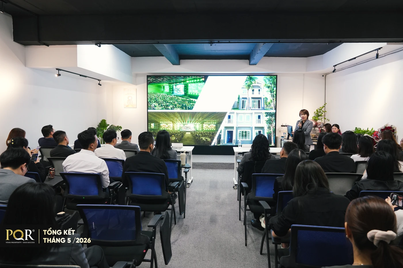 Chị Thu Hiền trình bày kế hoạch dự án biệt thự nghỉ dưỡng tại Trung tâm PQR.HCM