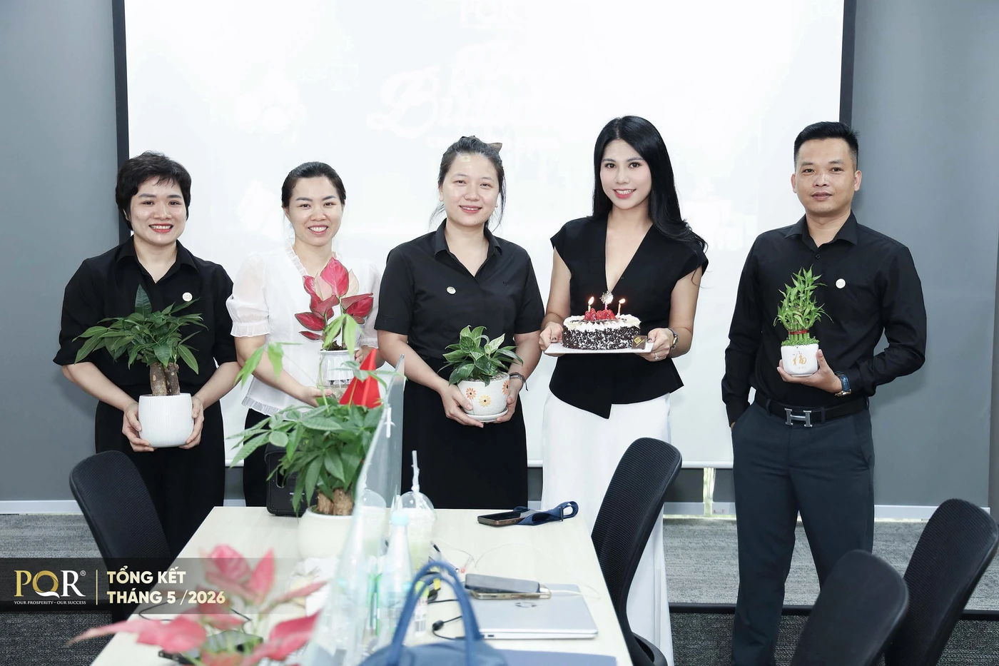 Chúc mừng sinh nhật CBNV PQR tháng 6/2026 tại văn phòng Hà Nội
