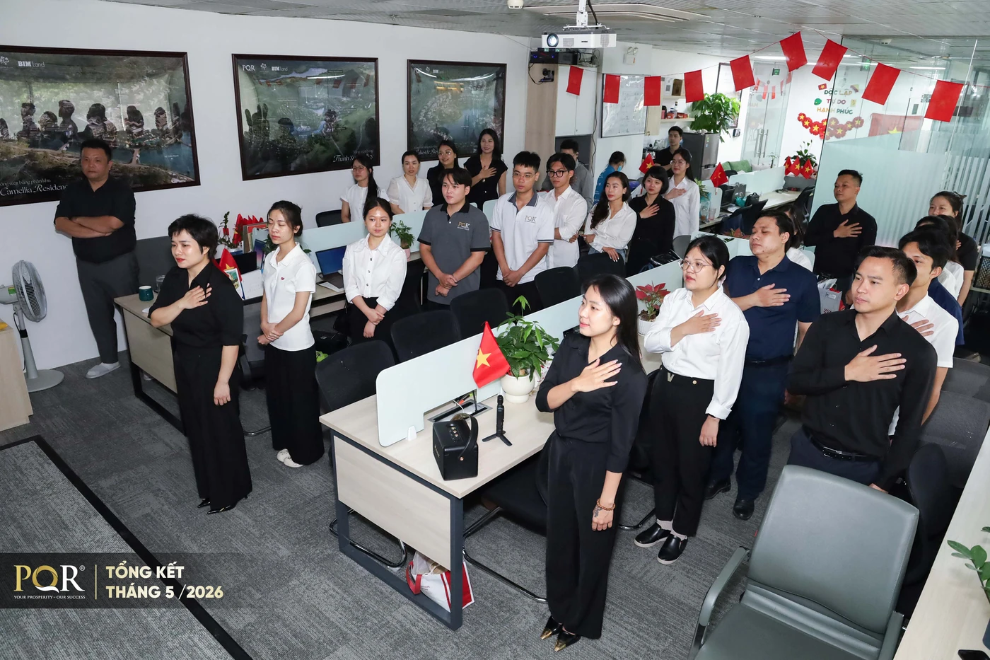 Đầu cầu văn phòng Hà Nội đọc Tuyên ngôn PQR tại Tổng kết kinh doanh tháng 5/2026