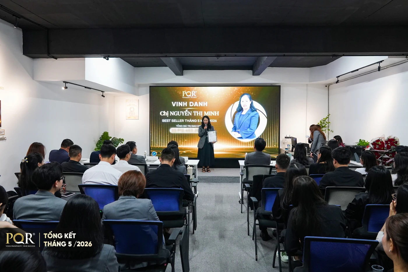 Toàn cảnh hội trường PQR trong lễ vinh danh Best Seller tháng 5/2026