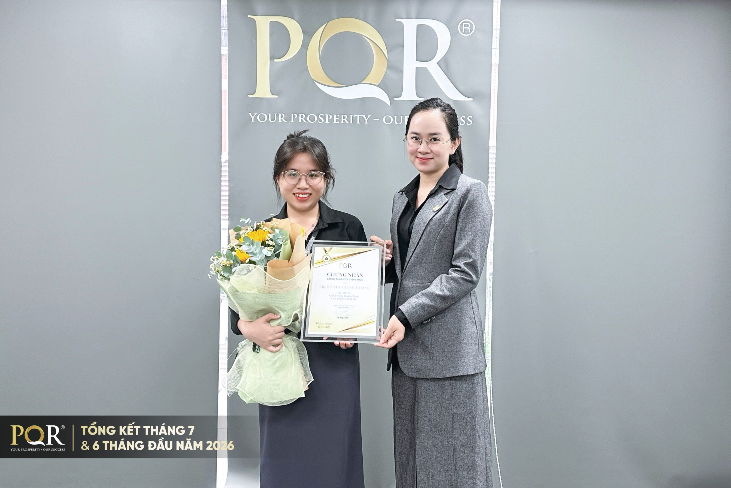 Chúc mừng CBNV chính thức - chị Hồ Thị Thanh Hương, Nhân viên Marketing, VP Nha Trang