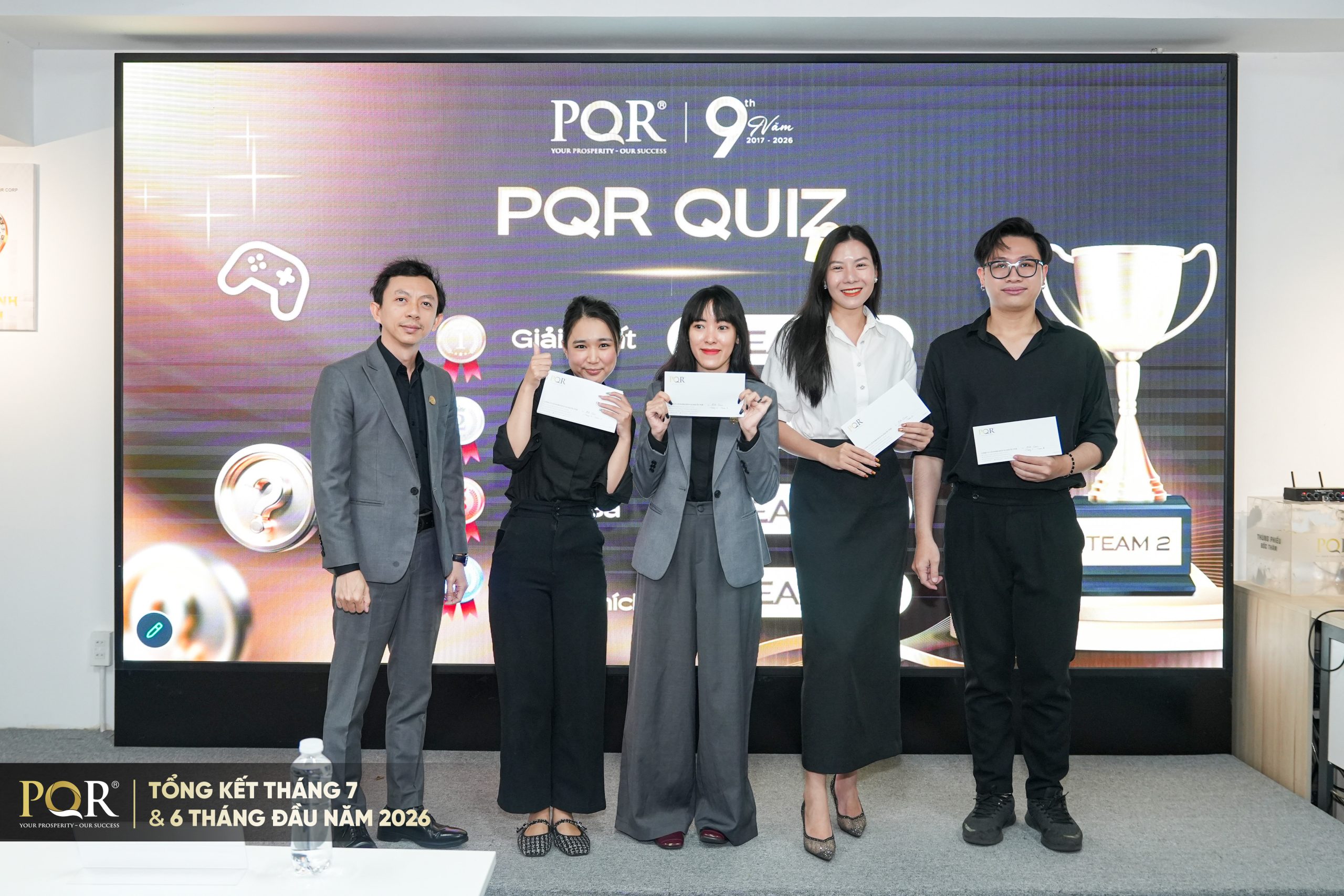 Trao giải PQR Quiz - Team 2